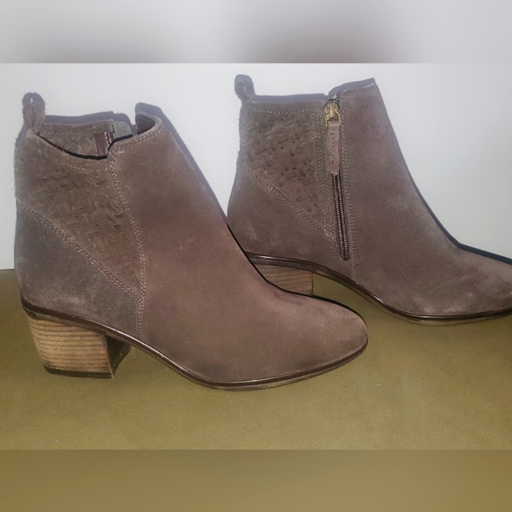 New Joie Brown Suede Booties, Size 8 1/2, 2 inch wide heel